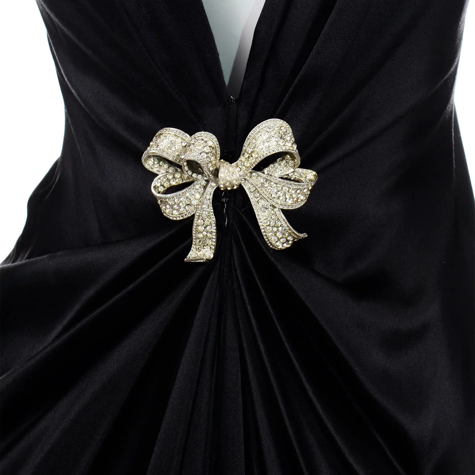 1990s Oscar de la Renta Plunging Back Vintage Evening Dress w/ Rhinestone Bow Brooch