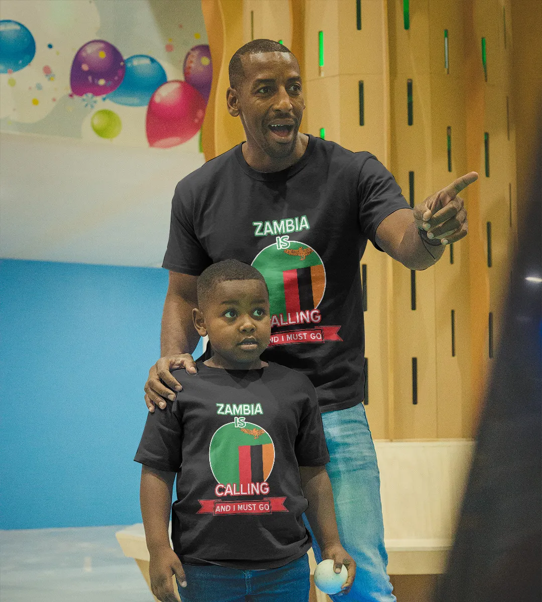 1sttheworld T-Shirt - Cirl Zambia Flag Is Calling And I Must Go T-Shirt Black A35
