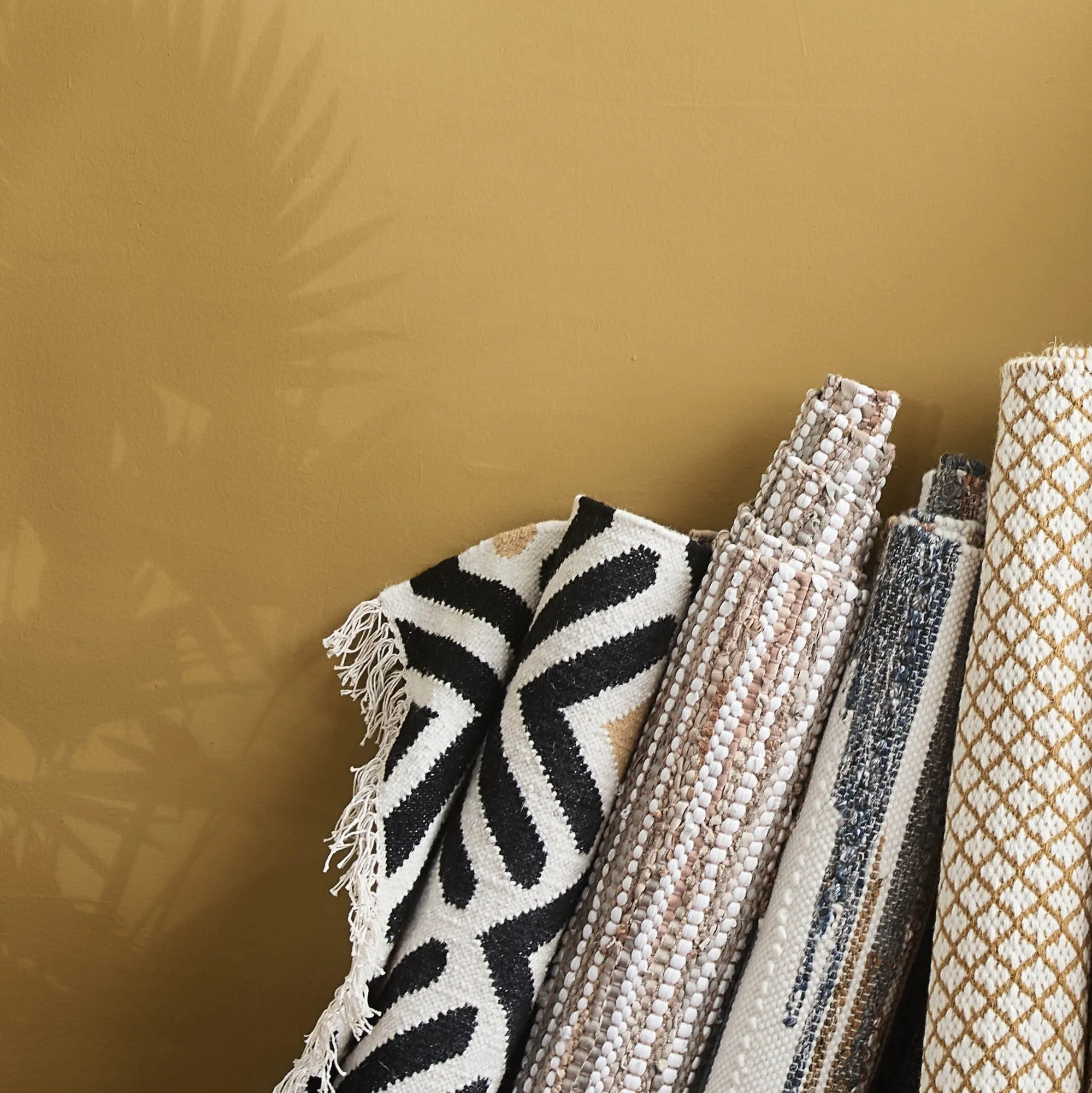 Kovalam Runner [Black/Bright mustard/Natural white]